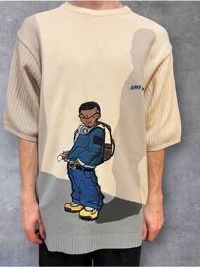 Crewneck Graphic Knit Sweater in Beige with Blue Motif